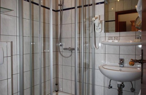 Plutscheid Cama Y Desayuno | Small double room - Gasthaus-Pension-Rest. Bucket