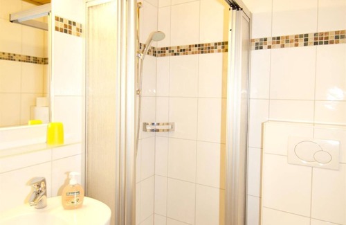 Schladming Cama Y Desayuno | Small double room, shower, WC - Hotel Garni Hochwurzen
