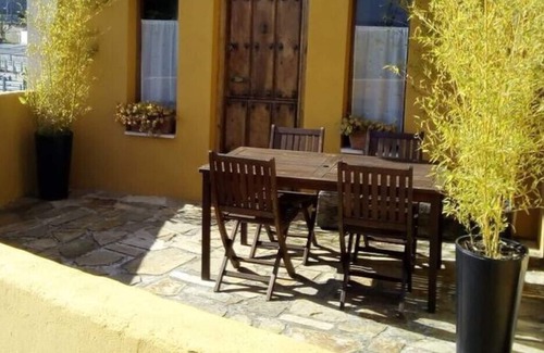 Yuso Casa | Pequeña casa en una zona tranquila, con vistas espectaculares a la Cordillera.