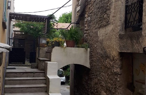 Saint-Etienne-les-Orgues Apartamento | Small artist's house