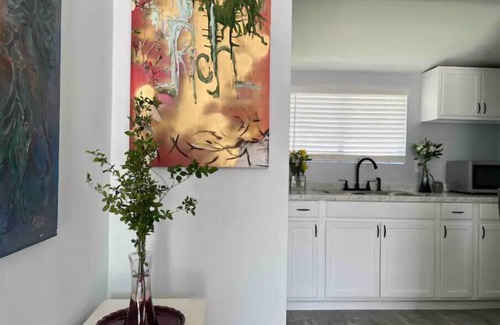 Glendale Casa | Small frame w/a BIG backYard.