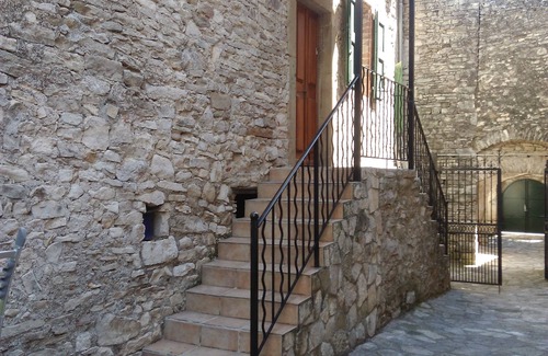 Vezenobres Casa | Pequeña casa amueblada con jardín cerca del mar Mediterráneo y Cevennes