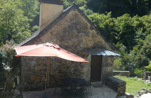 Osse-en-Aspe Casa | Pequeña casa rural en propiedad de 5 ha, piscina, sauna, gimnasio, caballos, burro