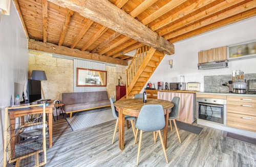 Arveyres Casa | Casita de campo 'Bel En Rouge' con terraza compartida, jardín compartido y Wi-Fi