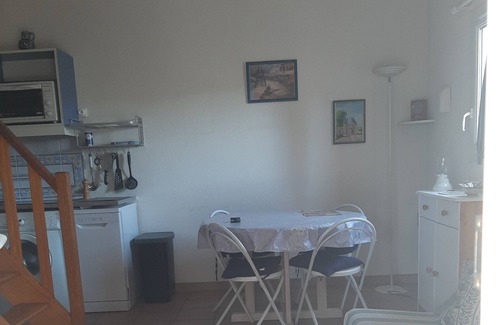 Eyguieres Casa | Small house in a residence.