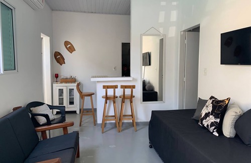 Jardim Itagua Casa | Casa en Itaguá, con piscina y aire acondicionado, tiene capacidad para 7 personas.