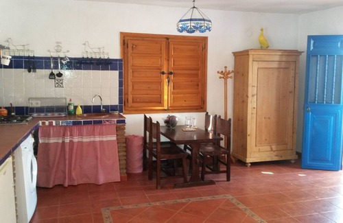 Vélez-Málaga Casa | Pequeña casa con piscina en el olivar con vistas al mar