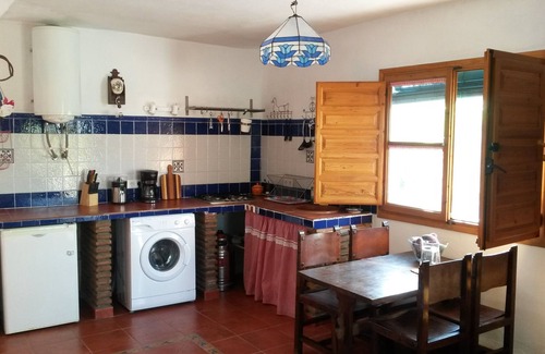 Vélez-Málaga Casa | Pequeña casa con piscina en el olivar con vistas al mar