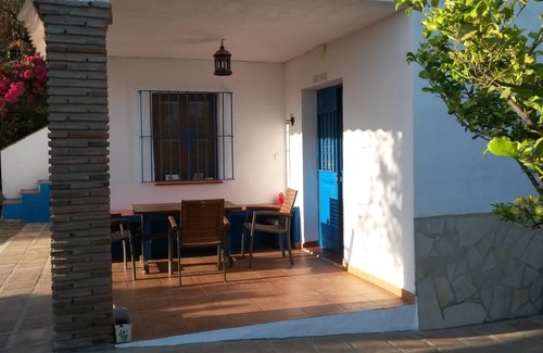 Vélez-Málaga Casa | Pequeña casa con piscina en el olivar con vistas al mar