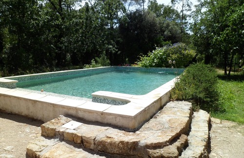 Brignoles Casa | Pequeña casa con piscina rodeada de naturaleza entre el mar y el Verdon.