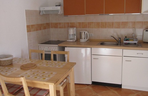 Lauterbach Casa | Pequeña cabaña aislada en una gran pradera y la huerta de la tierra