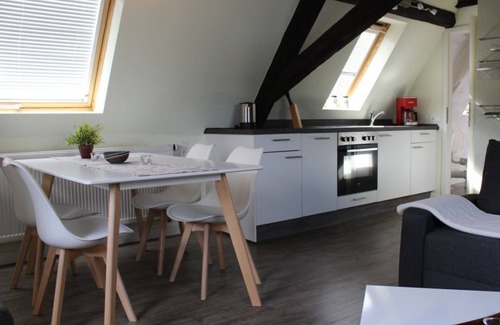 Neuendorf Apartamento | Pequeño loft en el ático - vista directa del Rin