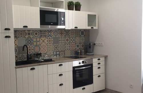 Fontaine-de-Vaucluse Apartamento | Pequeño nido en un parque arbolado con una plaza de aparcamiento