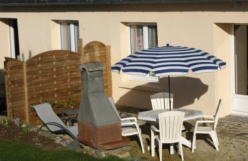 Plomodiern Casa | Pequeña casa tranquila con jardín privado, muy bien equipada, clasificada 3 ***