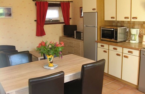 Plomodiern Casa | Pequeña casa tranquila con jardín privado, muy bien equipada.
