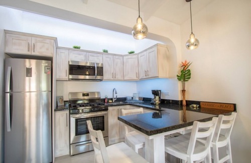 Jacó Villa | Small romantic getaway to remind people why they fell in love