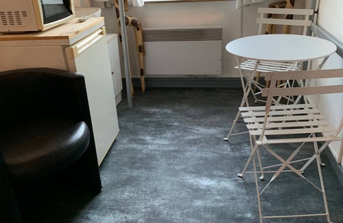 Halluin Cama Y Desayuno | Small room near Belgium