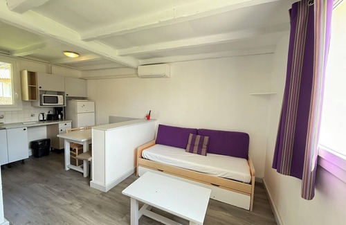 La Roque-sur-Pernes Condominio | Small stone house in quiet residence