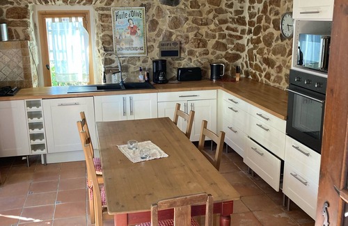 Gras Casa | Pequeña casa de piedra, wifi gratis