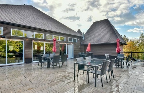 Sainte-Adele Apartamento | Small studio in Ste-Adèle, with swimming pool and outdoor spas
