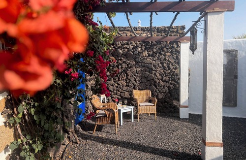 Uga Cabaña | NUEVO !!! "La Finca Yazmina "viven en una roca volcánica en el borde de FINCA LOS VOLCANES!