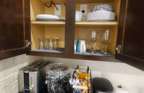 Chillicothe Apartamento | Small town apartment just steps to shops, restaurants and the river!