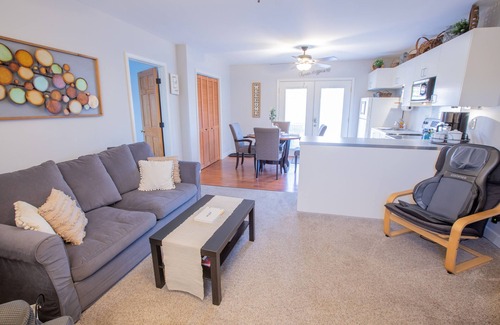 Blooming Glen Apartamento | Small Town Apartment near covered bridge
