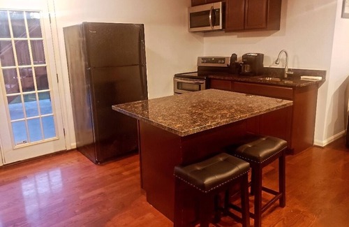 La Plata Casa | Small Town but Contemporary 2 Bdrm / 1 Bath / Full Kitchen / Patio / Private