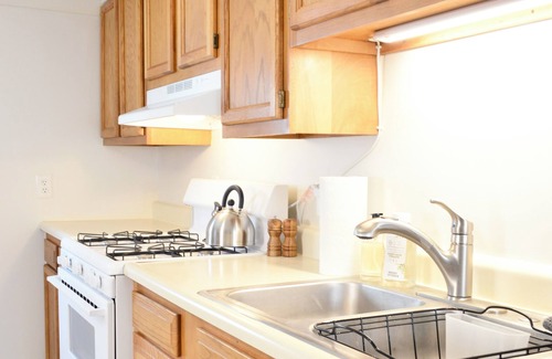 Trumansburg Apartamento | Small Town Charm Meets Cozy Comfort On Main Street