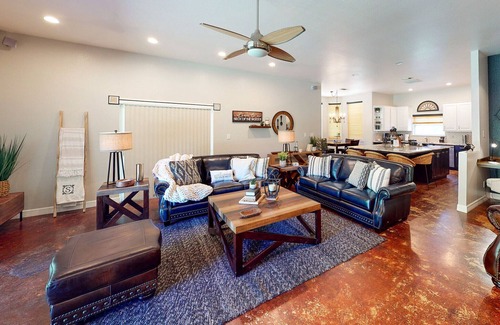 Paris Casa | Small town getaway with relaxing outdoor scenery