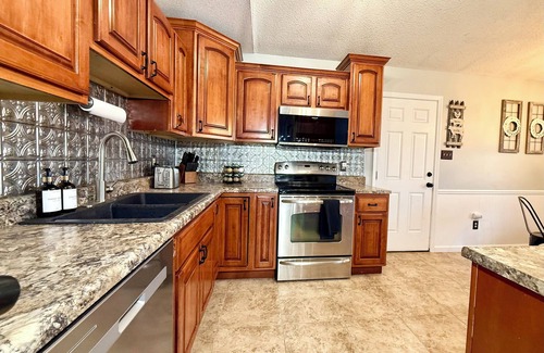 Festus Casa | Small Town Main Street Home, Minutes from the Big City