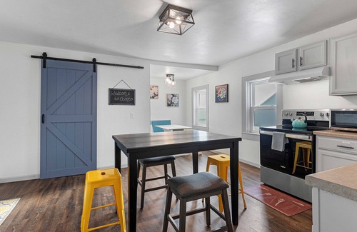 Oconto Casa | Small Town Retreat- 5br- Movie Theater Room!