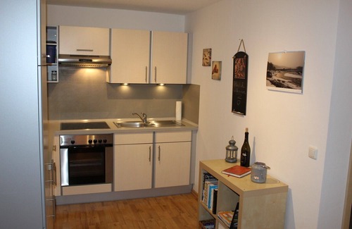 Nieder-Werbe Condominio | Small vacation apartment (65m²) with "beautiful view" Garden with playground