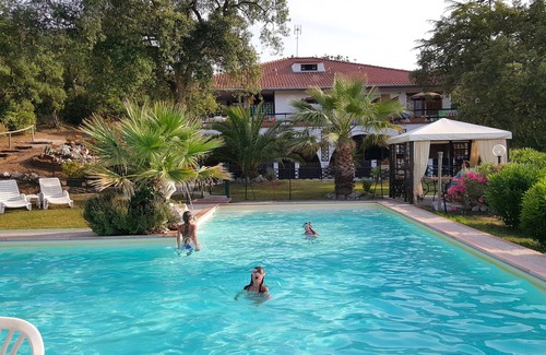 Campiglia Marittima Chalet De Esquí | Small Villa near the Pool in a fantastic Park