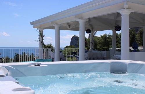 Marina del Cantone Casa | Pequeña villa a tiro de piedra del mar con impresionantes vistas.