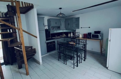 Montbazon Casa | Small village center gîte