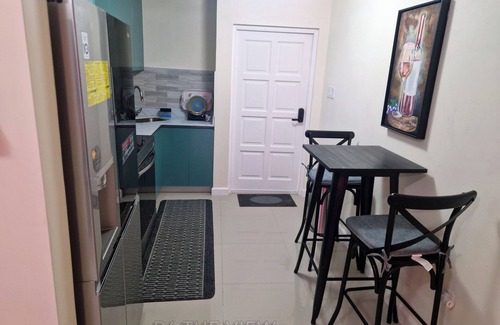 Portmore Apartamento | Smart Beachfront Condo with Pool & Ocean Views