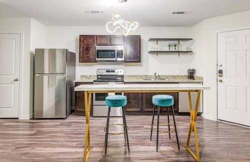Northside Apartamento | Smart Home Retreat! 15 mins to Downtown Houston!