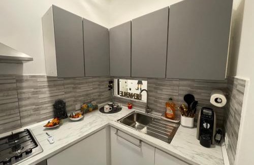 Tuscolano Apartamento | Smart Home - Trilocale con Parcheggio Privato