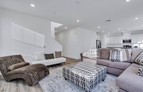 Peters Casa | Smart Home w/ EV Charger - King Bed!