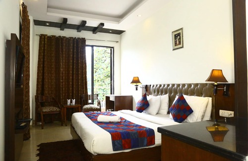 DLF City Casa | Smart Inn-1