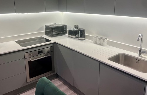 Great Linford Apartamento | Smart, Secure, 4person Occupancy Apartment With Netflix & Amenities