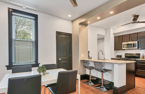 Tower Grove South Casa | Smarthome | Full Kitchen | Next to Tower Grove!