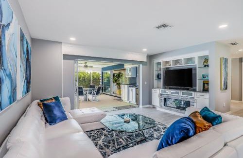 Yacht Club Casa | Smiles and Sunshine
