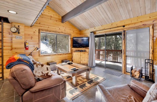 Big Bear Lake Casa | Smith Chalet at Snow Summit- Furnished Resort Condo- Foosball- Walk To Lifts