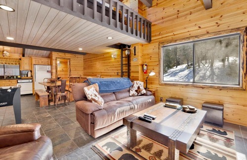 Big Bear Lake Casa | Smith Chalet at Snow Summit- Furnished Resort Condo- Foosball- Walk To Lifts