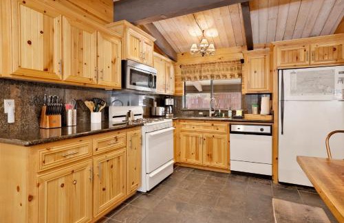 Big Bear Lake Casa | Smith Chalet at Snow Summit- Furnished Resort Condo- Foosball- Walk To Lifts
