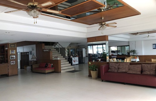 Wua Lai Hotel | Smith Residence