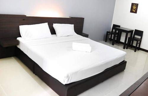 Wua Lai Hotel | Smith Residence