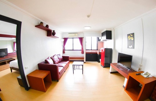 Wua Lai Hotel | Smith Residence